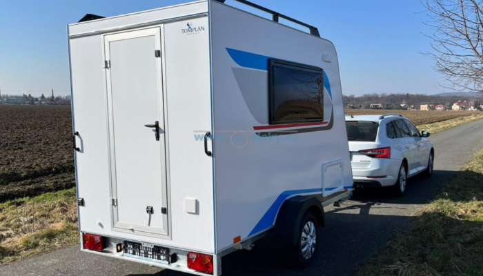 Pohled ze zadu z boku