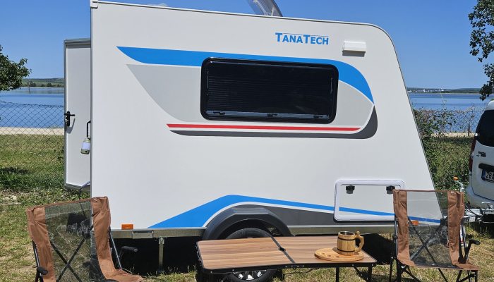 V ceně 2 křesílka a stolek na venkovní použití